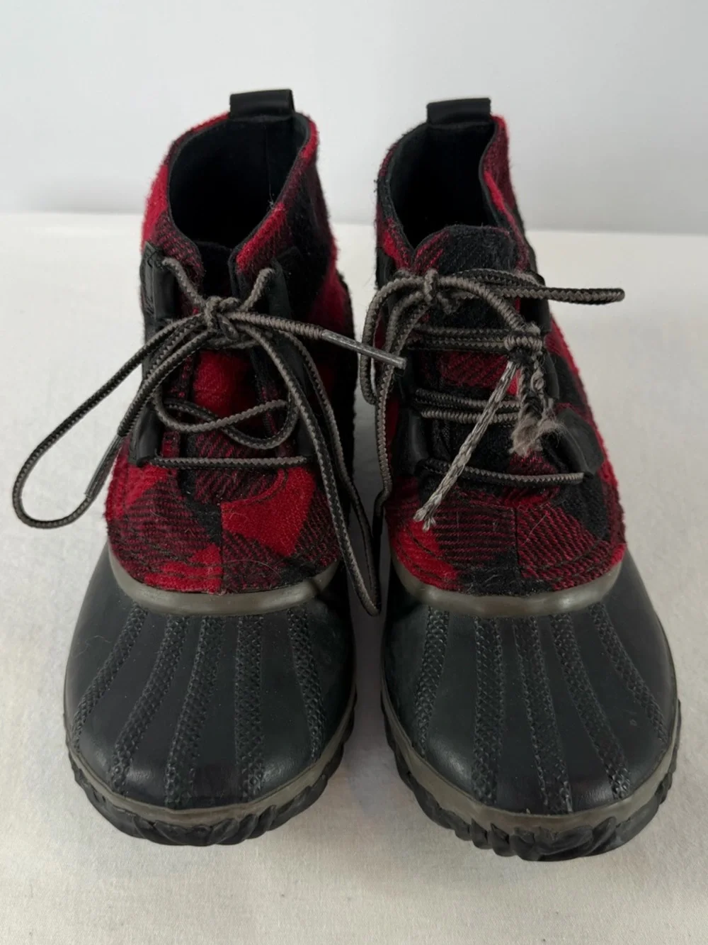 Sorel Out ‘n About Buffalo Plaid Waterproof Boots in Black Red Size‎ 6